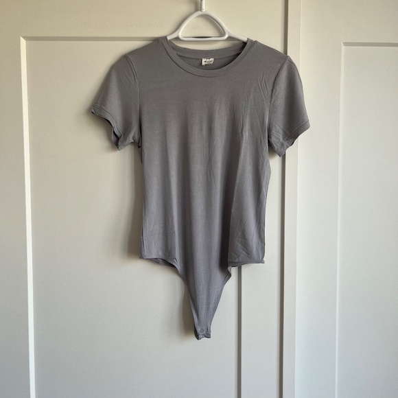 Aritzia Wilfred Free⎜BABY TEE BODYSUIT⎜MARBLE GREY - Picture 11 of 13